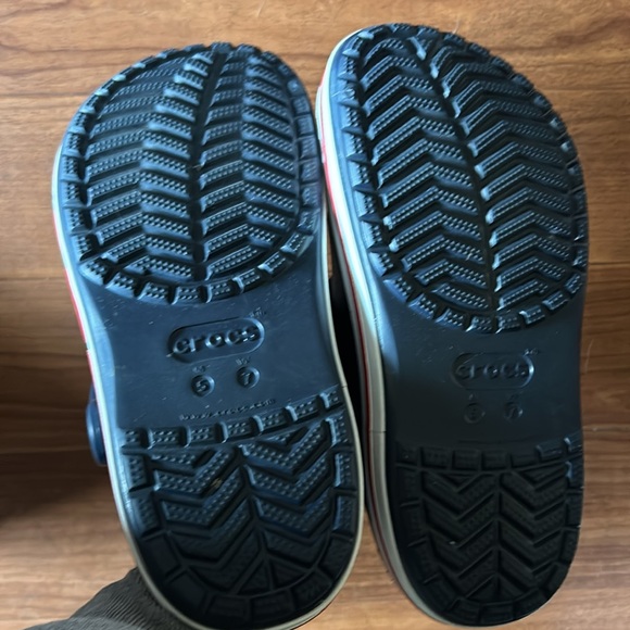 Crocs size 7 - Picture 3 of 3